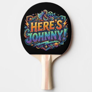Pala De Ping Pong ¡Aquí está Johnny! - Camiseta Gráfica de Frase Clá
