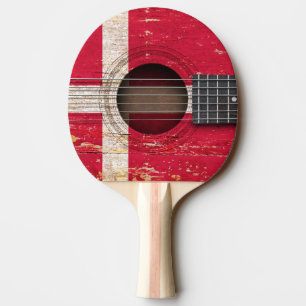 Pala De Ping Pong Bandera danesa en la guitarra acústica vieja