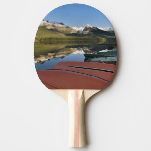 Pala De Ping Pong Botes aparcados en la orilla del lago Maligne,