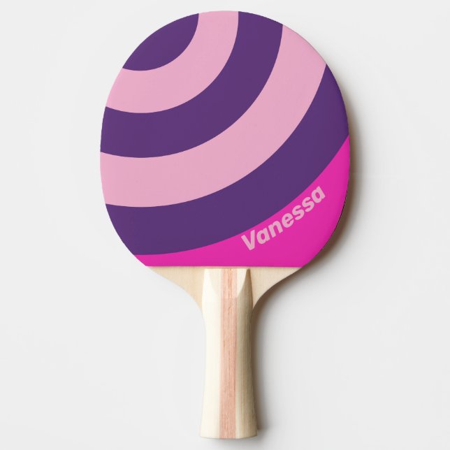 Pala De Ping Pong Círculo de franja rosa retro con nombre (Anverso)