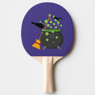 Pala De Ping Pong Cuervo de bruja linda mirando en una caldera burbu