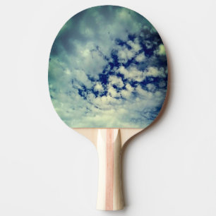 Pala De Ping Pong El cielo oscuro, mirando a través de las nubes