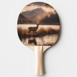 Pala De Ping Pong Enorme ciervo rayado en el lago de la montaña