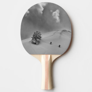 Pala De Ping Pong Esquiadores de backcountry en polvo fresco