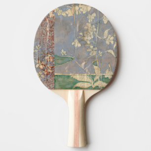 Pala De Ping Pong Flores blancas en fondo del papel prensa