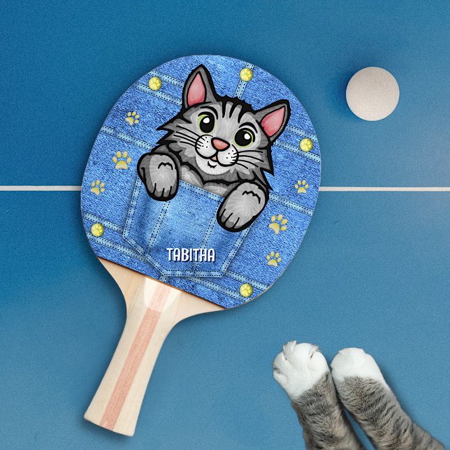 Pala De Ping Pong Gato gris en bolsillo falso de denim con nombre pe (Subido por el creador)