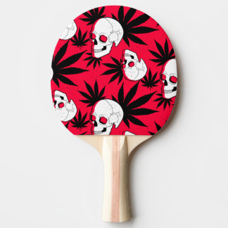 Pala De Ping Pong Hoja de planta herbal y calaveras sobre rojo