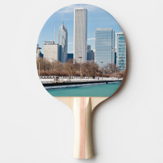 Pala De Ping Pong Horizonte de Chicago a través del lago Michigan