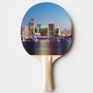 Pala De Ping Pong Horizonte iluminado de Miami céntrica en la