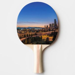 Pala De Ping Pong La autopista I-5 y el centro de Seattle a la luz d