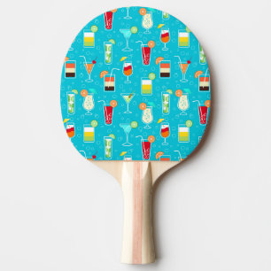 Pala De Ping Pong Modelo del cóctel en fondo verde azulado