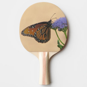 Pala De Ping Pong Monarca sobre la flor morada Foto Mariposa