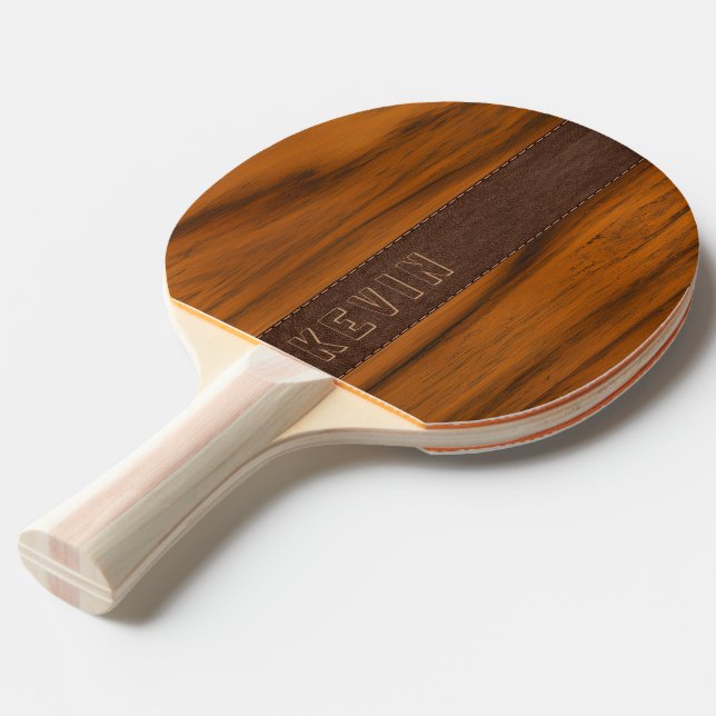 Pala De Ping Pong Monograma De Madera De Mahogany Y Textura De Cuero (Ángulo trasero)