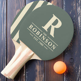 Pala De Ping Pong Nombre de la familia y tira de polo inicial gris c