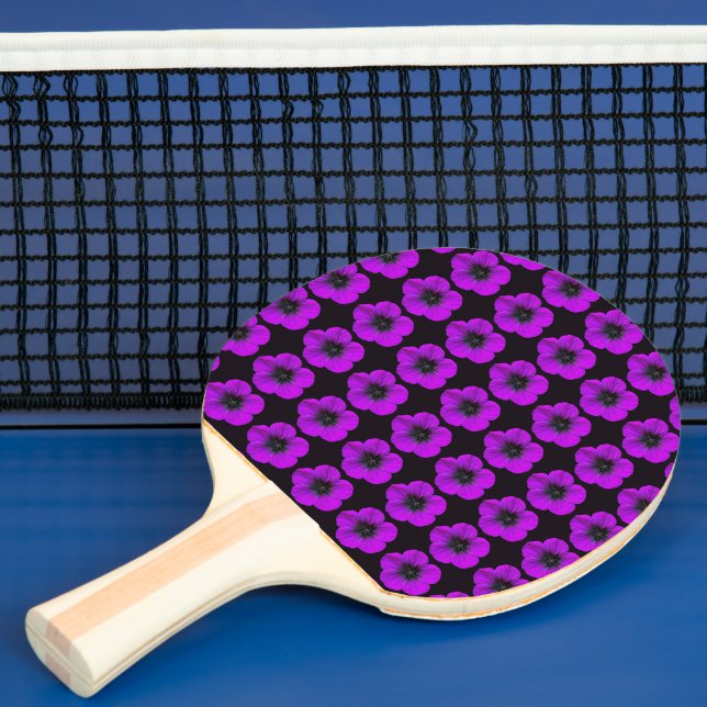 Pala De Ping Pong Patrón floral morado de geranio en negro (in situ)