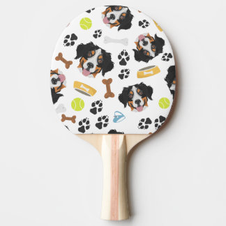Pala De Ping Pong Perro de montaña de Bernese sonriente del perro