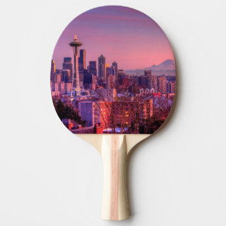 Pala De Ping Pong Puesta del sol detrás del horizonte de Seattle del