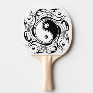 Pala De Ping Pong Símbolo de Yin & Yang estilo de tatuaje en blanco