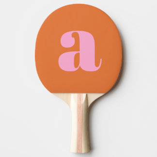 Pala De Ping Pong Simple Monograma Inicial Retro Negrita en Rosa y N