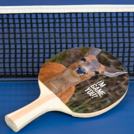 Pala De Ping Pong Sonrisas de ciervo de cola negra joven y graciosa