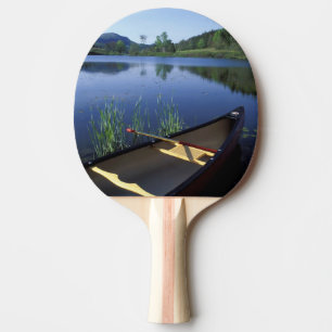Pala De Ping Pong Una canoa descansa en la orilla del Little Long Po