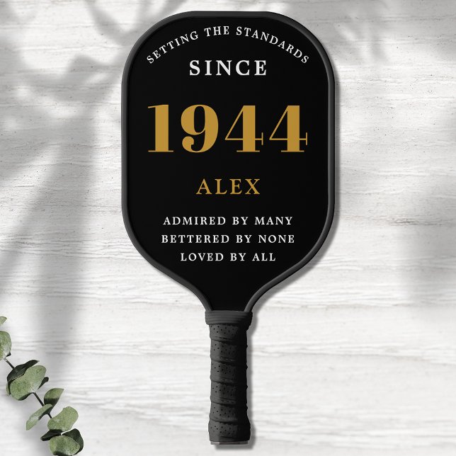 Palas De Pickleball 80.º Nombramiento de cumpleaños 1944 Moda elegante (Chic '1944' 80th Birthday Black and Gold Personalized Pickleball Paddle)