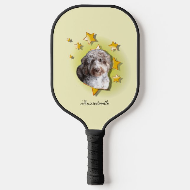 Palas De Pickleball Adorable Red Merle Aussiedoodle es una estrella (Anverso)