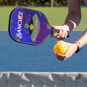 Palas De Pickleball Alienígena en una nave espacial con camiseta de Nu
