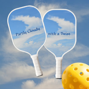 Palas De Pickleball Azul cielo parcialmente nublado con un giro