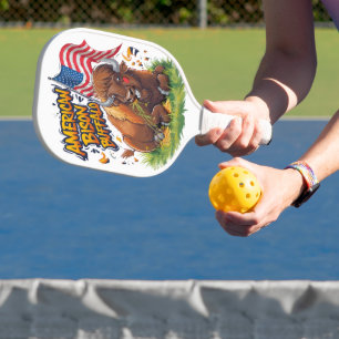 Palas De Pickleball Bisonte con la bandera estadounidense en la hierba