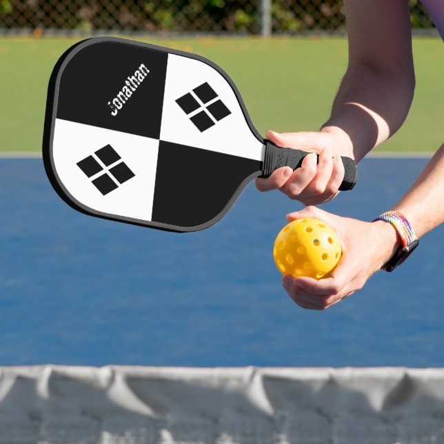 Palas De Pickleball Black and White Diamonds | Custom Modern Geometric (in situ)