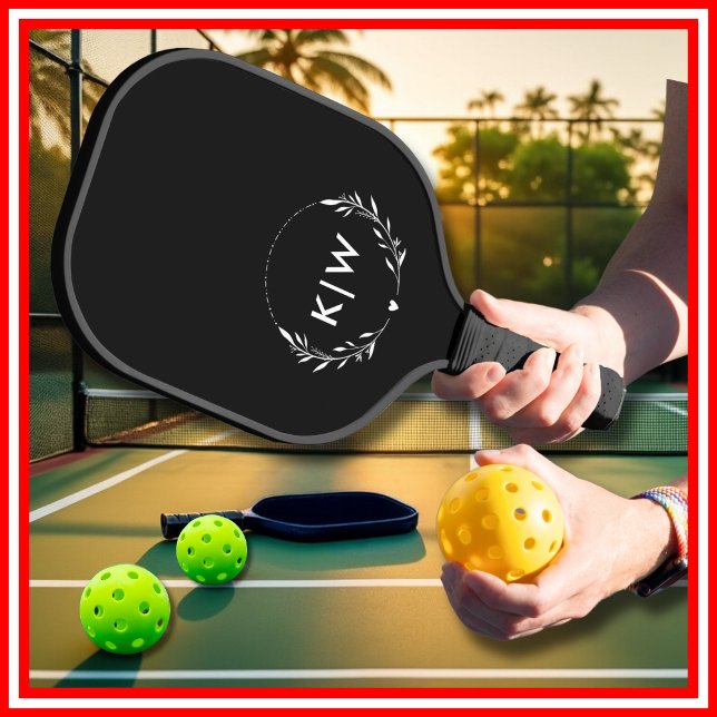 Palas De Pickleball Blanco y negro | Monograma de Iniciales Modernas (Black and White | Modern Initials Monogram Pickleball Paddle)