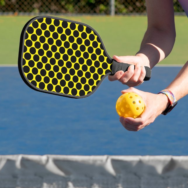 Palas De Pickleball Bright Yellow with Black Dot Style (in situ)