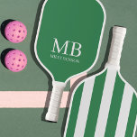 Palas De Pickleball Campo estético Club Green Stripes Monograma Cuto<br><div class="desc">Eleva tu juego de pickleball con nuestro remo monogramado Green and White Striped - un remo que no se trata solamente de ganar puntos sino de hacer una declaración elegante en la cancha. Inspirada por la elegancia atemporal de la estética de dinero antiguo, los clubes de campo y el verde...</div>