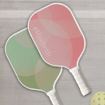 Palas De Pickleball Círculos de pasteles daneses y nadadores con nombr<br><div class="desc">Colores neutros de color rosa y coral con una simple y moderna fuente serif para su monograma u otro texto. Los círculos de un gradiente son un diseño abstracto moderno con transparencias sobre el texto. La parte posterior tiene un color diferente para el contraste. — Si su arte todavía necesita...</div>