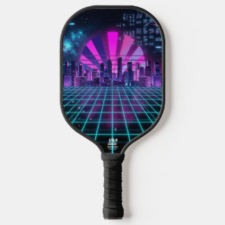 Palas De Pickleball Ciudad futurista de Synthwave con neón púrpura 