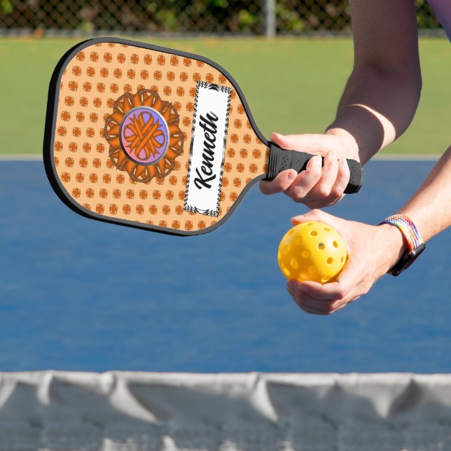 Palas De Pickleball Clover Ribbon naranja por Kenneth Yoncich (in situ)