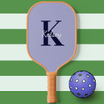 Palas De Pickleball Cute Pastel Purple Monogramado Nombre inicial<br><div class="desc">Un bonito fondo púrpura pastel con un nombre monogramado personalizado e inicial.</div>