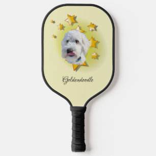 Palas De Pickleball El hermoso Goldendoodle blanco es una estrella