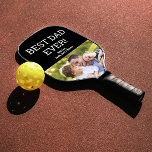 Palas De Pickleball El mejor papá jamás foto Personalizado del Día del<br><div class="desc">Elevar el juego de pickleball de tu padre con nuestra foto de mejor papá jamás Personalizado del día del padre moderno remo de remo! (No se incluye la bola) Esta silla personalizada ostenta un diseño elegante y moderno, ideal para mejorar su actuación en la cancha. Personalizar con una preciada foto...</div>