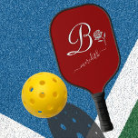 Palas De Pickleball Elegante Monograma Purpurina Rojo Floral<br><div class="desc">Este es un bonito color rojo elegante con un único Monograma personalizado con tu nombre — y — el rosa plateado purpurina. Crea una apariencia suave y femenina que será apropiada para donde quiera que los dos vayan a la corte. Para ti o adorable como regalo. Cualquier pregunta de diseño,...</div>