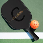 Palas De Pickleball Elegante Monogramado Black Gold Script Name<br><div class="desc">Presentamos nuestro Elegante Monogramado Black Gold Script Nombre Paddle. ¡El regalo perfecto para cada deportista en su vida!</div>