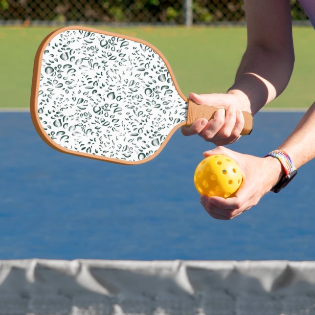 Palas De Pickleball fondo blanco con muchas gotas de agua (in situ)