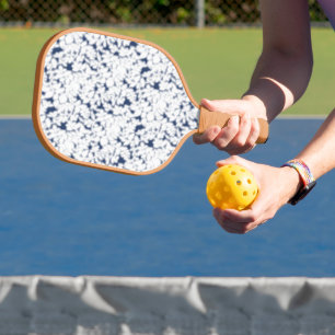 Palas De Pickleball fondo blanco y azul con un patrón
