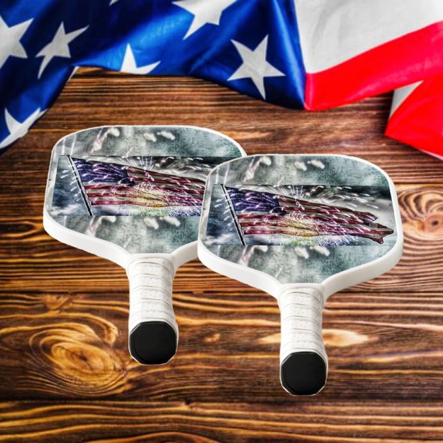 Palas De Pickleball Fondo de fuegos artificiales II (Display your Patriotic side, when you play with the Fireworks Backdrop-II Pickleball Paddle!)
