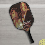 Palas De Pickleball Foto vertical con texto Personalizado en escritura<br><div class="desc">Añadir 1 foto - el vertical funciona mejor con 2 líneas de texto - una de ellas es un gran guión manuscrito funky. Añade una foto de un mejor amigo o una foto de los niños o de tu mascota para hacer un remo divertido y memorable.</div>