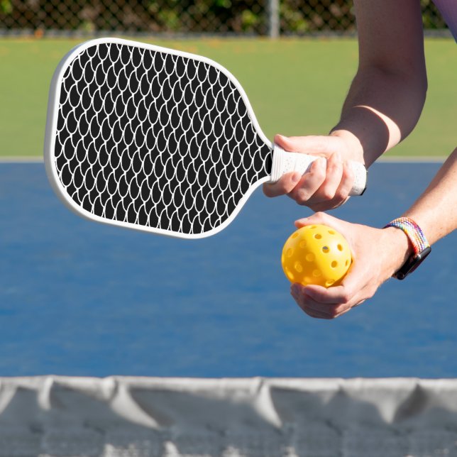 Palas De Pickleball Fun Bold Black White Tiled Cresting Waves Pattern (in situ)