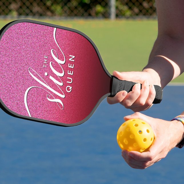 Palas De Pickleball Gracioso Guión Girly El Purpurina Rosa De La Reina (Funny Script Girly The Slice Queen Pink Glitter Pickleball Paddle Cover Photo)