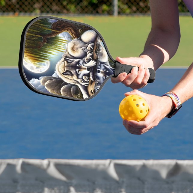 Palas De Pickleball La Serenidad De La Luna Un Lobo Sumiso (in situ)