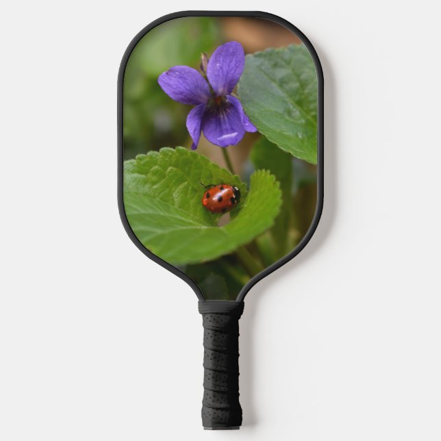 Palas De Pickleball Ladybug sobre las dulces flores violetas (Anverso)